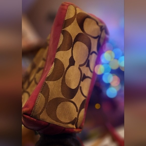 💝2/$30 Authentic Coach®️ Legacy Signature Crossbody Duffle 👜 - Picture 9 of 16